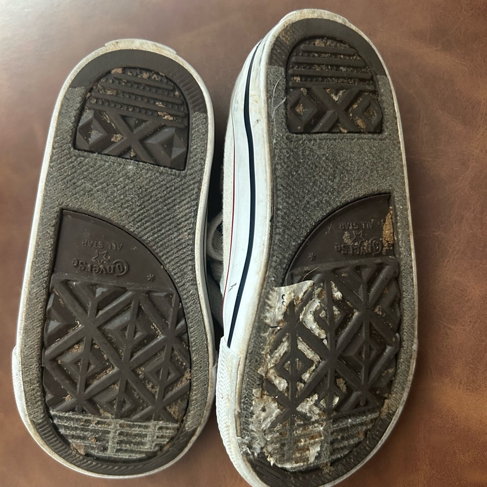 Converse Off-White Canvas Sneakers Size 7 Kids Sneakers - Picture 2 of 4